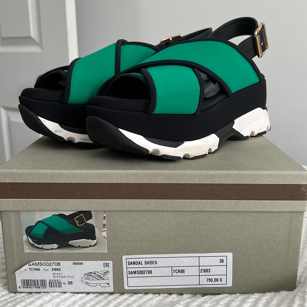 Platform Marni Fussbetts in green gem tone